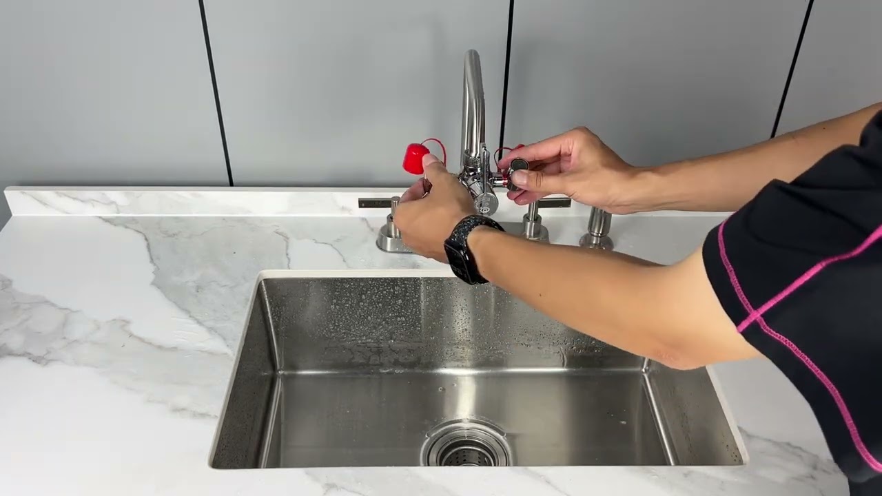 KroBer eye wash station 