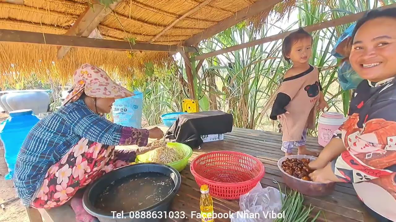 ប្អូនស្រីដាណេរៀបចំធ្វើបបរគ្រឿងទុកឲបងប្អូនមកជួយលើផ្ទះថ្ងៃស្អែក