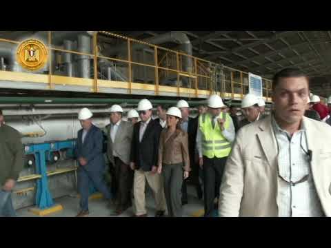 تفقد رئيس الوزراء مصنع الزجاج بالعين السخنه