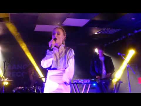Zara Larsson - Funeral (Live at Banquet Records)