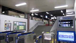 武庫川団地前駅の改札前より発車する7961形を撮影