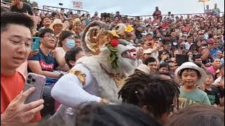 🤣 Lucu Hanoman Jahilin Penonton Saat Pertunjukan Tari Kecak