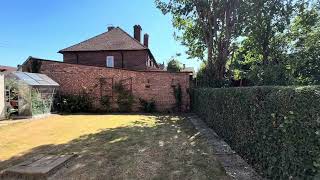Come take a look at this 2 bedroom ground floor maisonette in Kent. Come take a look at this 2 bedroom ground floor maisonette in Kent.