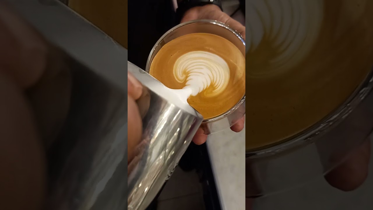 latte art rosetta #coffee #latte #latteart #barista