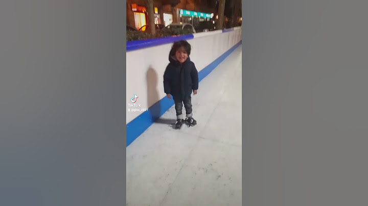 Patinando por primera vez 🧒😵😅😁🙏 #tiktok #littleboy #patinando #enjoing #toodler