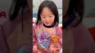 Husnul Dan Papa Rebutan Oleholeh Dari Keluarga Daily Tika Weixun Di China wandadipedesaanchina