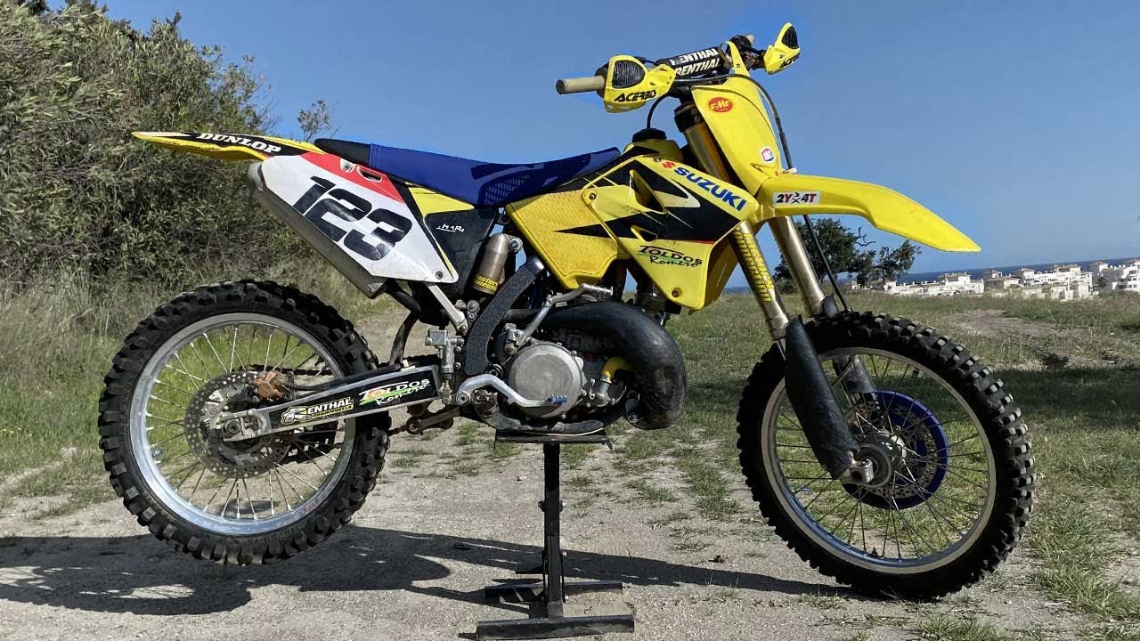 Reviviendo la Suzuki RM 250 - YouTube