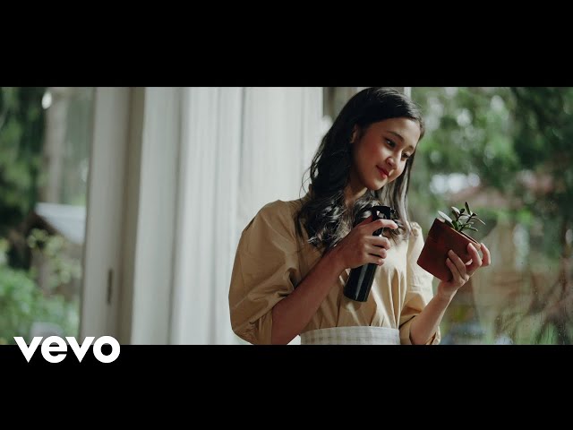 Keisya Levronka - Lagu Untuk Hari Ini (Official Music Video) class=