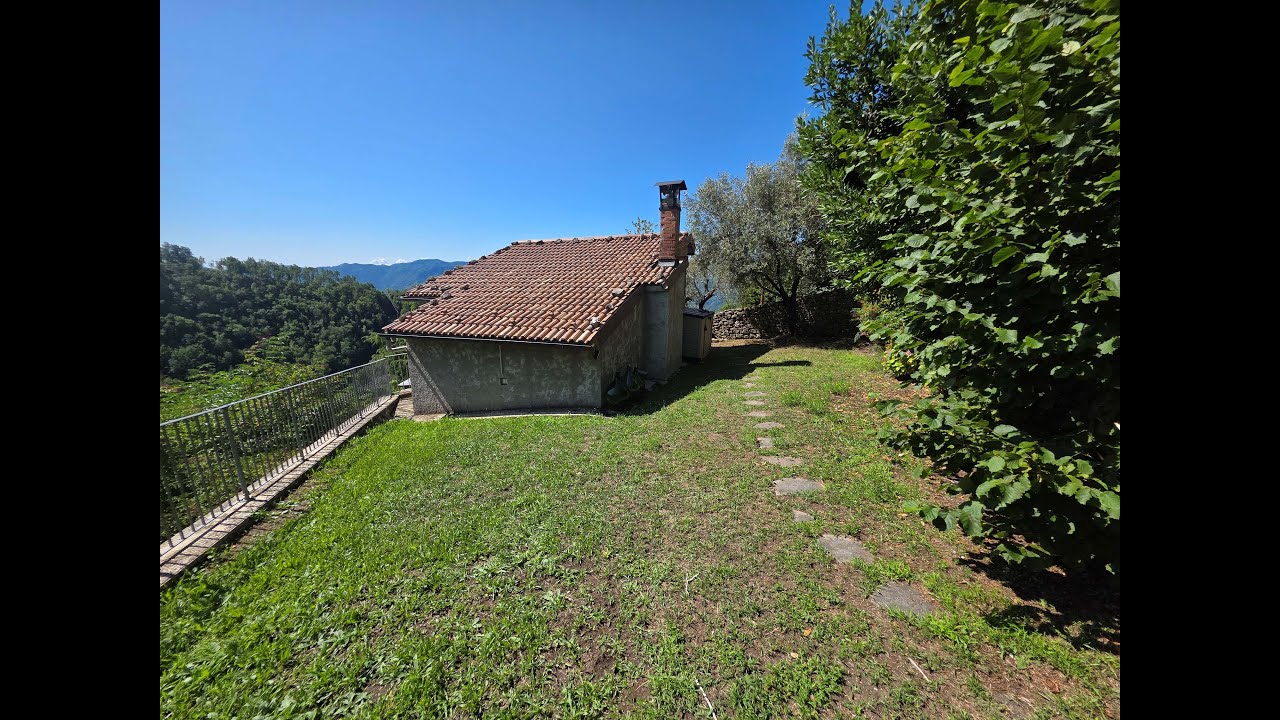 Piccolo cottage, giardino in un atmosfera medievale, vista mozzafiato, in Garfagnana. Rich. €110.000
