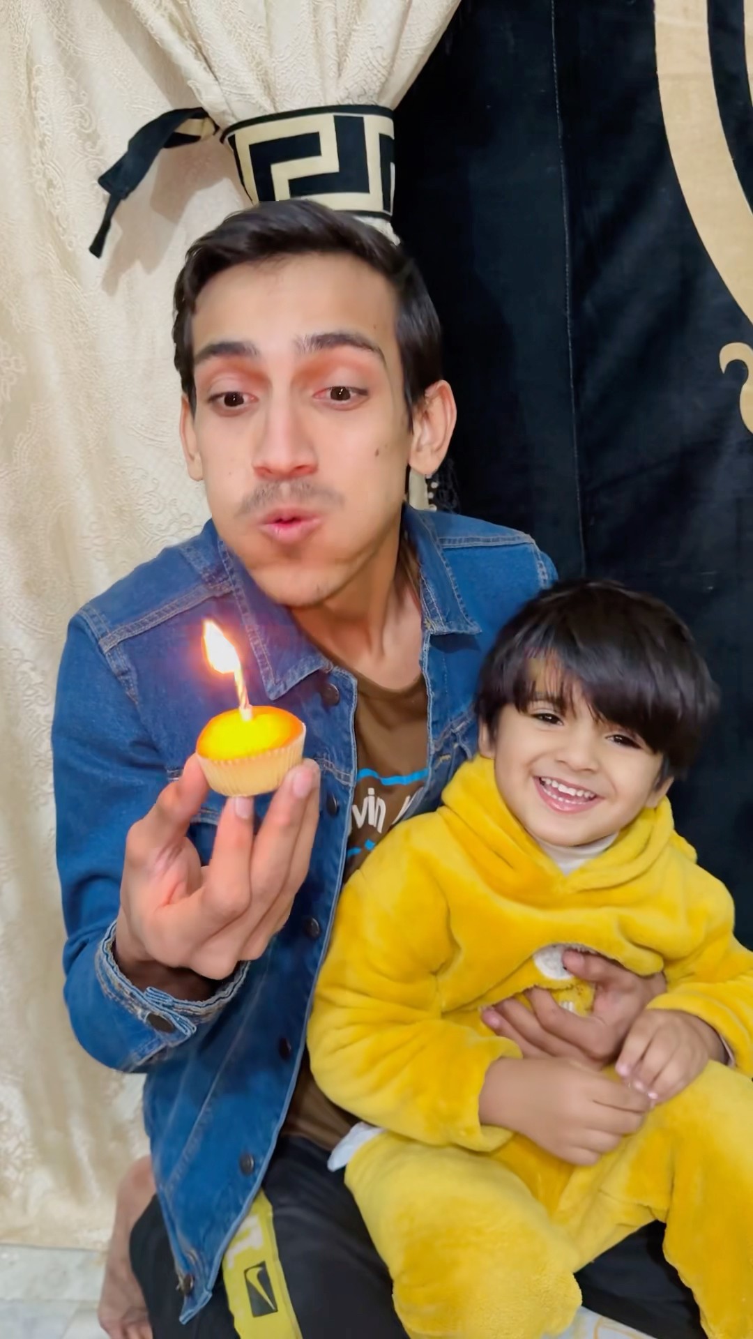 Baby Celebrating Mini-Cakei ❤️|