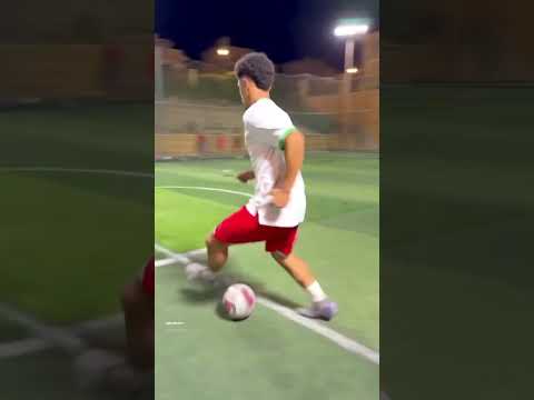 Crazy 1 vs 1 🤯🤯🤯#shorts#football#skill#goals#brazil##reels#funnyfootball#aesthetic