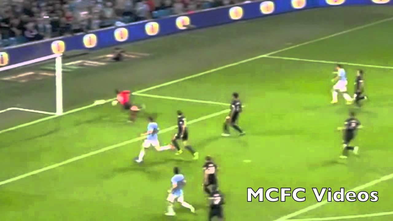 Álvaro Negredo fantastic assist (Pre-Season 2014/15)