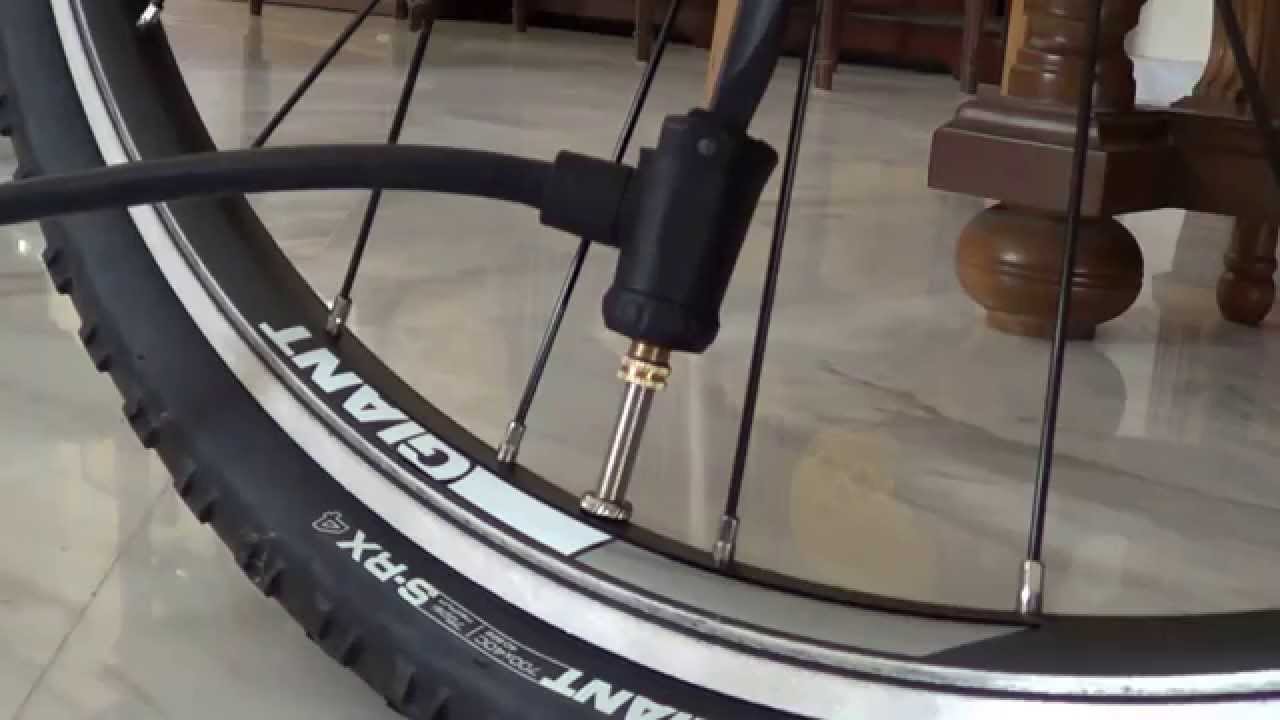 How to inflate a bicycle tire with a Presta valve adaptor + floor pump by  Giant 