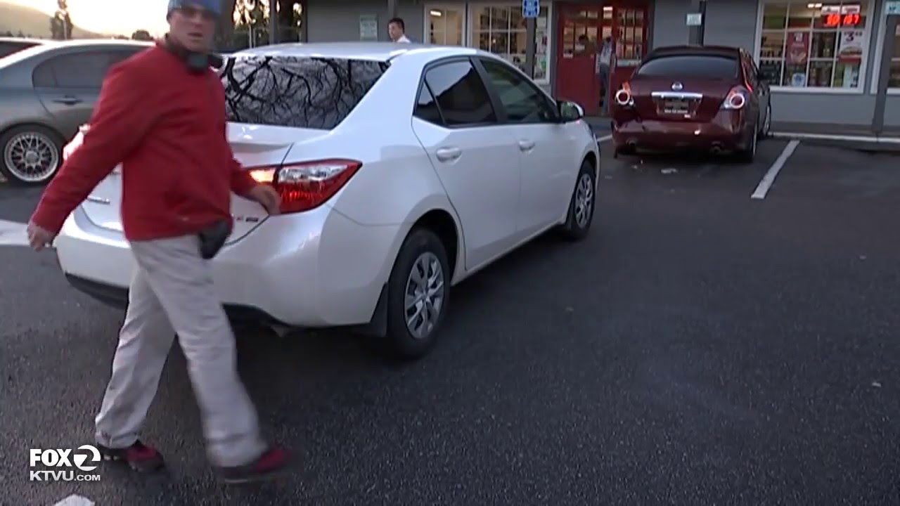 How stupid - TV reporter got almost Hit by a car on LIVE - YouTube
