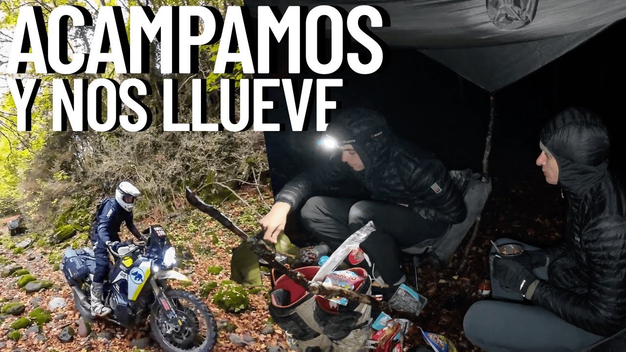 ASI ES HACER MOTO CAMPING CUANDO LLUEVE