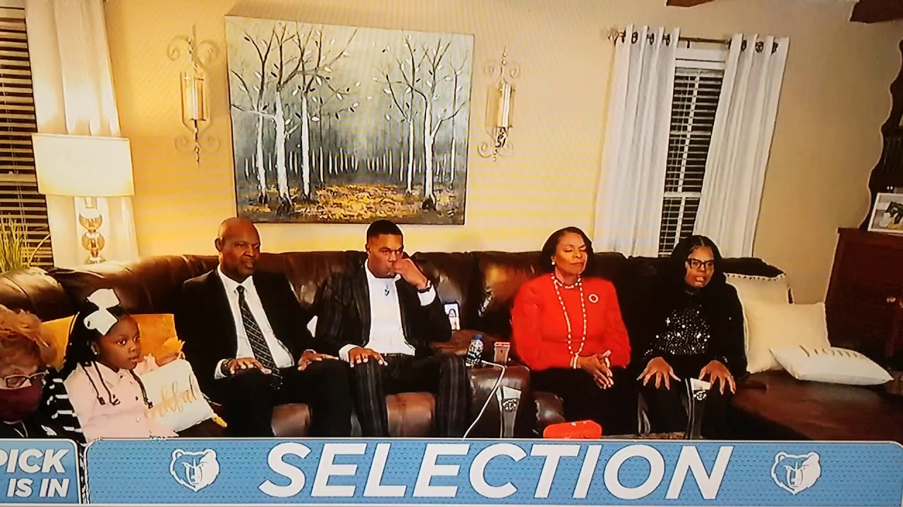 The Grizzlies draft Robert Woodard II at #40