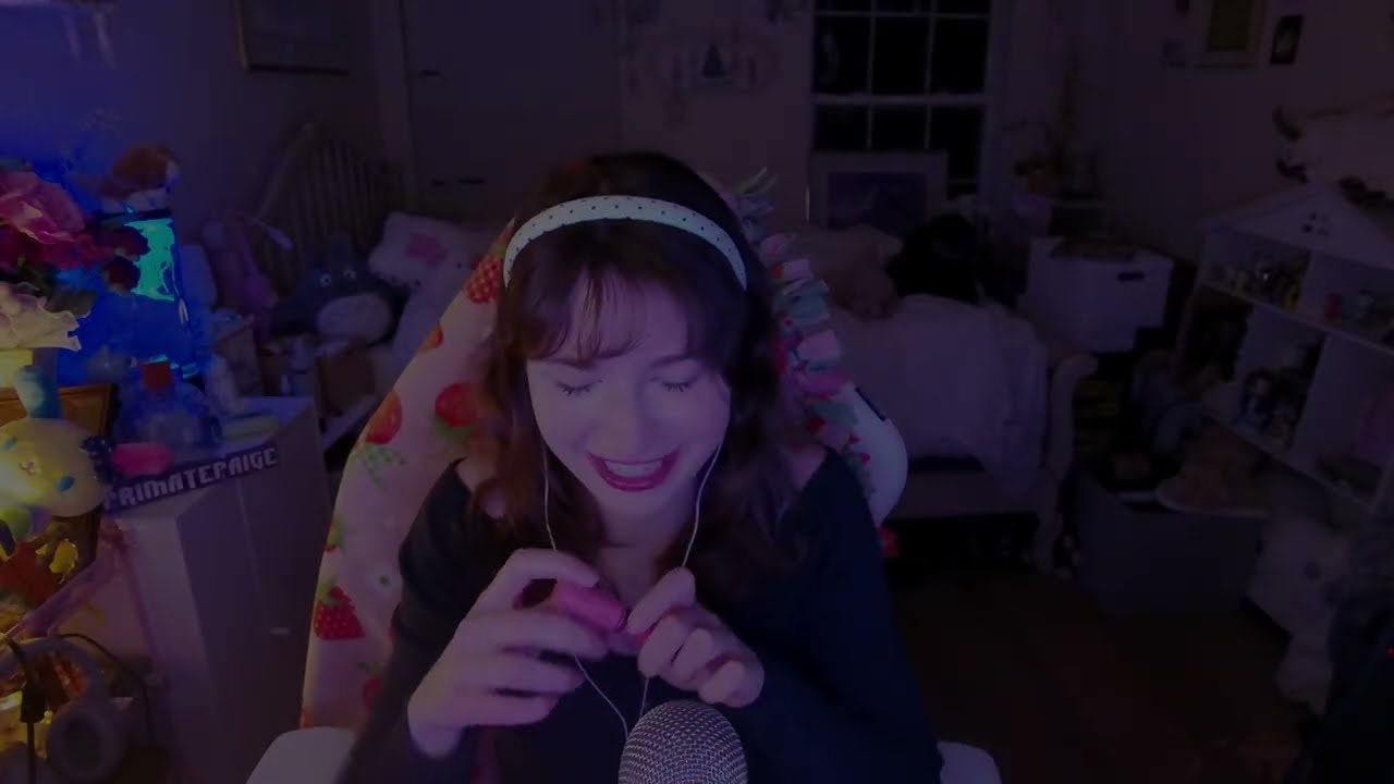 ASMR applying lipgloss ♡ mouth sounds, whispering, & tapping with dim lighting ☆