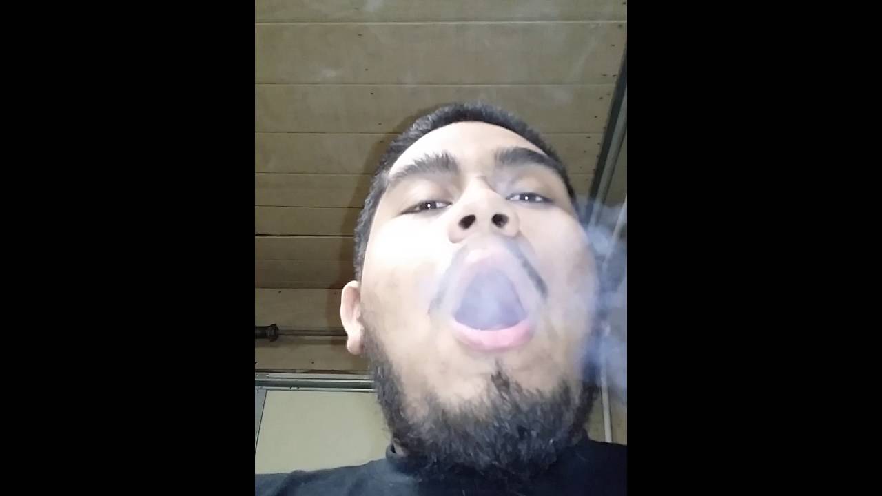 Chillin Smoking On This Weed Vape