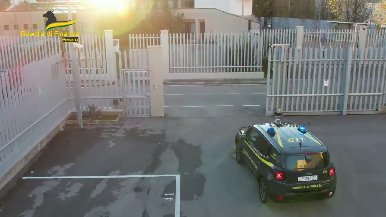 GDF Pesaro individua un laboratorio informatico da cui un uomo controllava le vincite delle slot