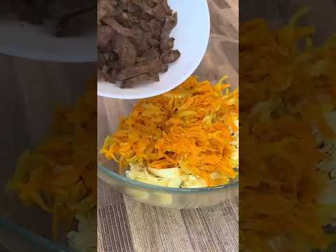 Этот салат из банально простых продуктов понравится всей вашей семье. Салат с куриной печенью
