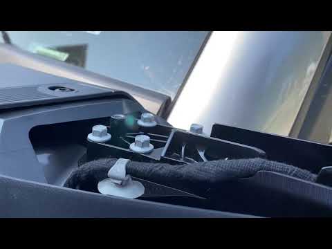 2021 Bronco: how to remove the mirror cap
