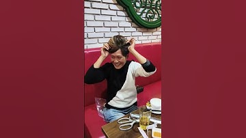 Thử thách chàng trai đang ngồi ăn hàng đội tóc giả #tocgianguyendau