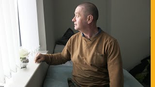職があるのにホームレス、ある英男性がアパートを借りるまで