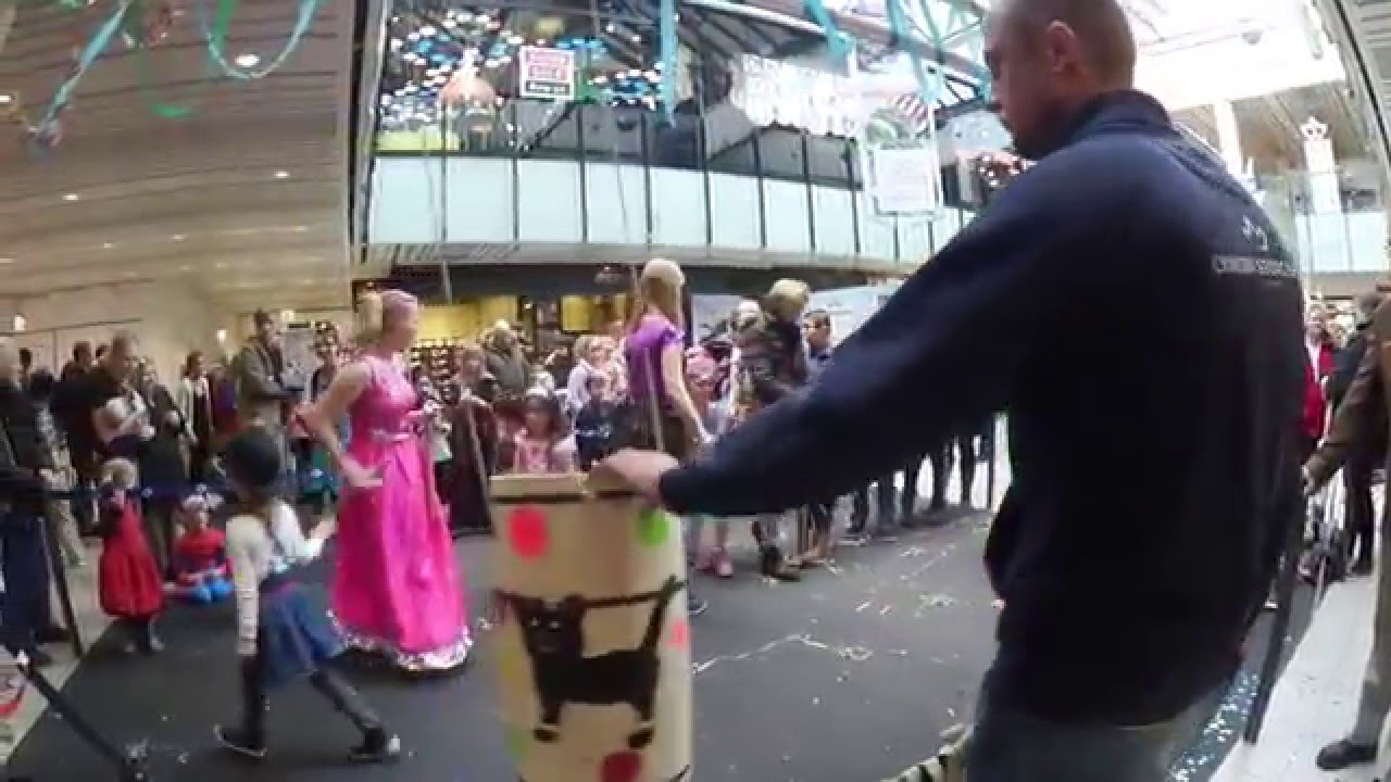 Жизнь в Дании. Fastelavn в торговом центре. 