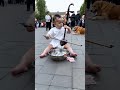 In order to reduce the burden on adults, the baby and the dog performed erhu for everyone in the s