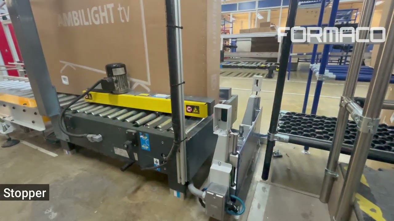 Línea de flejado automático para cajas de televisores
