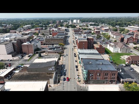 Drone Flight Across Main Street In Galesburg, Illinois