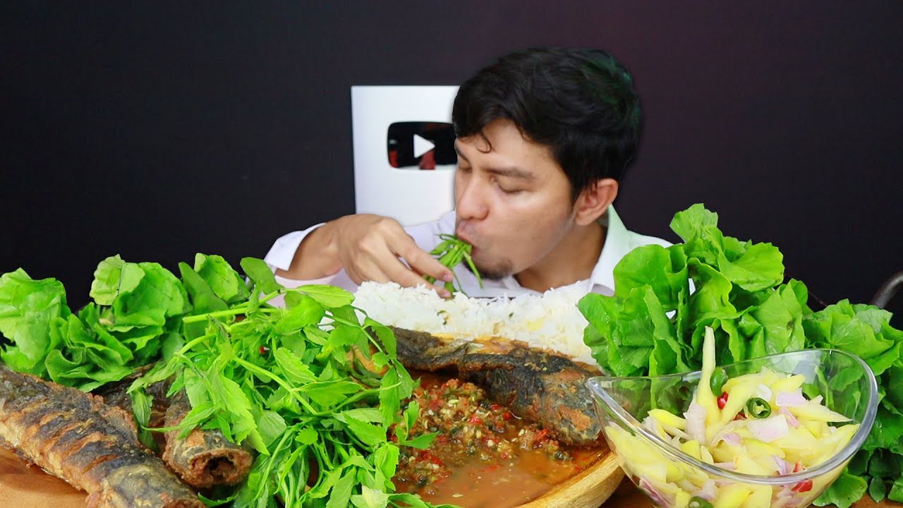 KALAH KFC!!! Mukbang MENU KAMPUNG cicah sambal belacan, Kerabu Mangga, ULAM ULAMAN