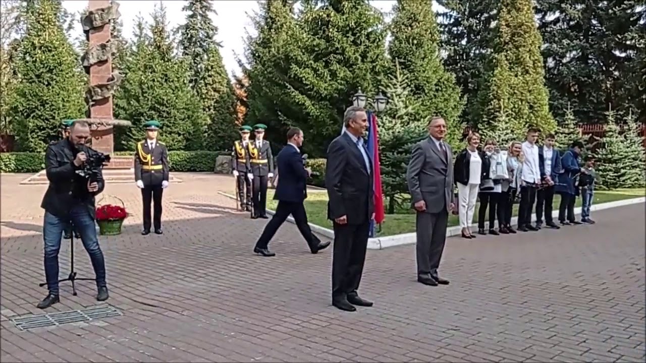 Приветствие В Е Подшивалова на торжественном построении у здания штаба ...