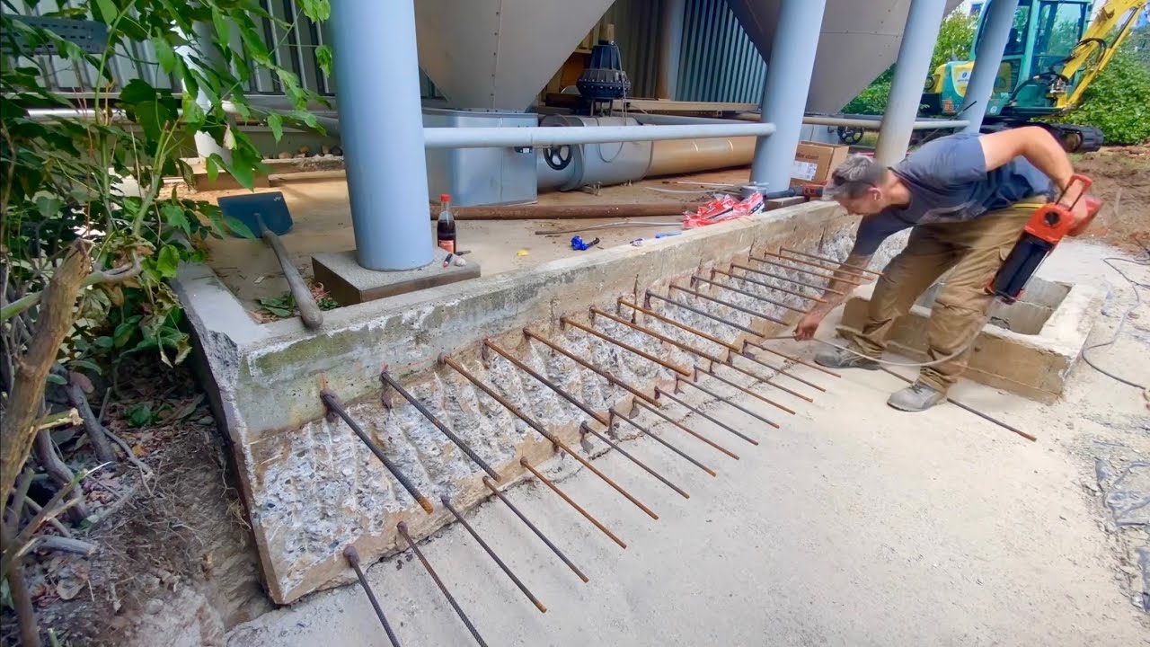 Bewehrungsanschluss für Fundamenterweiterung herstellen, 16mm Bewehrseisen mit Hilti Hit einkleben