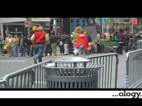 GleeFest in NYC, pt. 1 - Cast high-fives their fans!