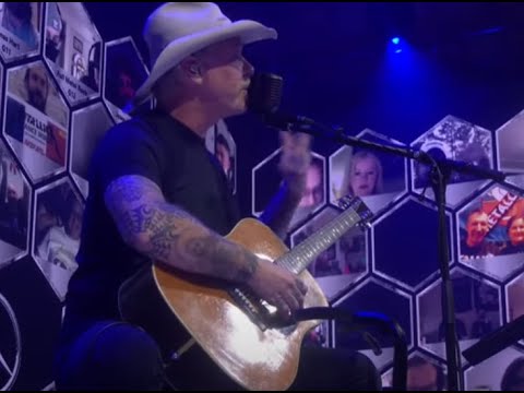 Metallica post live video from ‘Helping Hands Concert‘ acoustic and electric set ..!