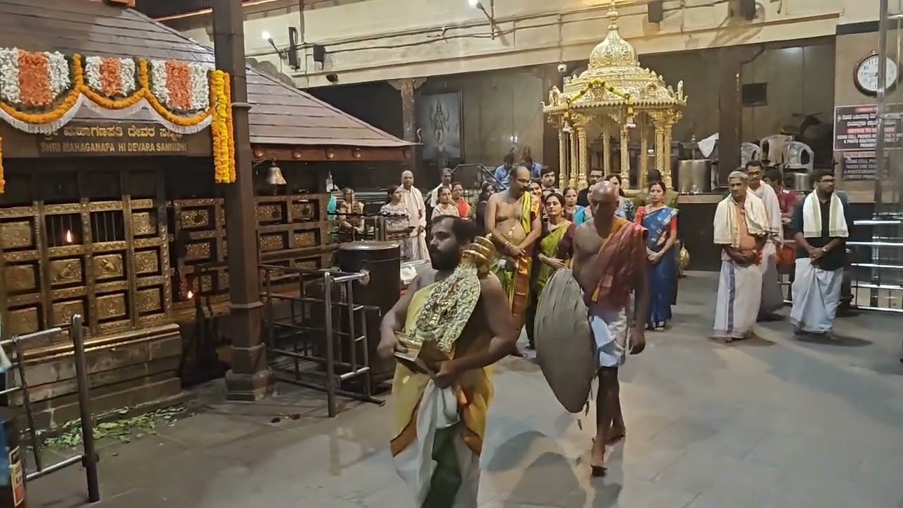 ಕಟೀಲಮ್ಮನಿಗೆ ಬಂಗಾರದ ರಥೋತ್ಸವ. ಪ್ರದ್ಯುಮ್ನ ರಾವ್ ಶಿಬರೂರುರವರ ಸೇವೆ.