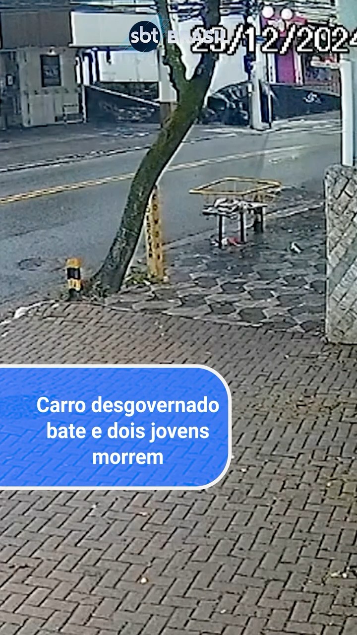 Carro desgovernado provoca acidente e mata dois jovens em São Paulo | SBT Brasil (23/12/2024)