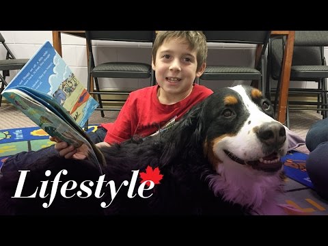 kids-reading-to-dogs