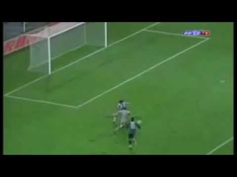 ميسي وأول مبارة مع برشلونة بعمر 17 سنة 