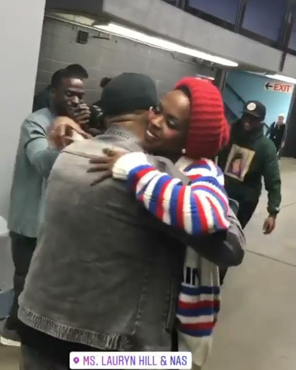 Nas hugs Lauryn Hill