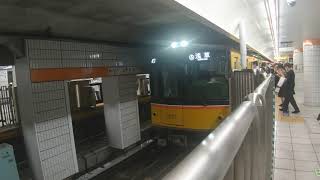 東京メトロ銀座線　浅草行き　東京メトロ1000系1132編成　表参道駅にて