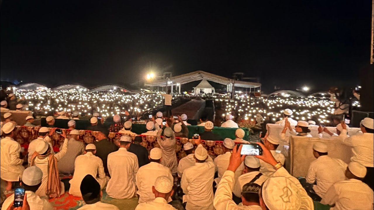 UAS Hadiri Penutupan Pernikahan Anak Bos Batubara | Lautan Manusia di Lapangan Binuang - Kalsel