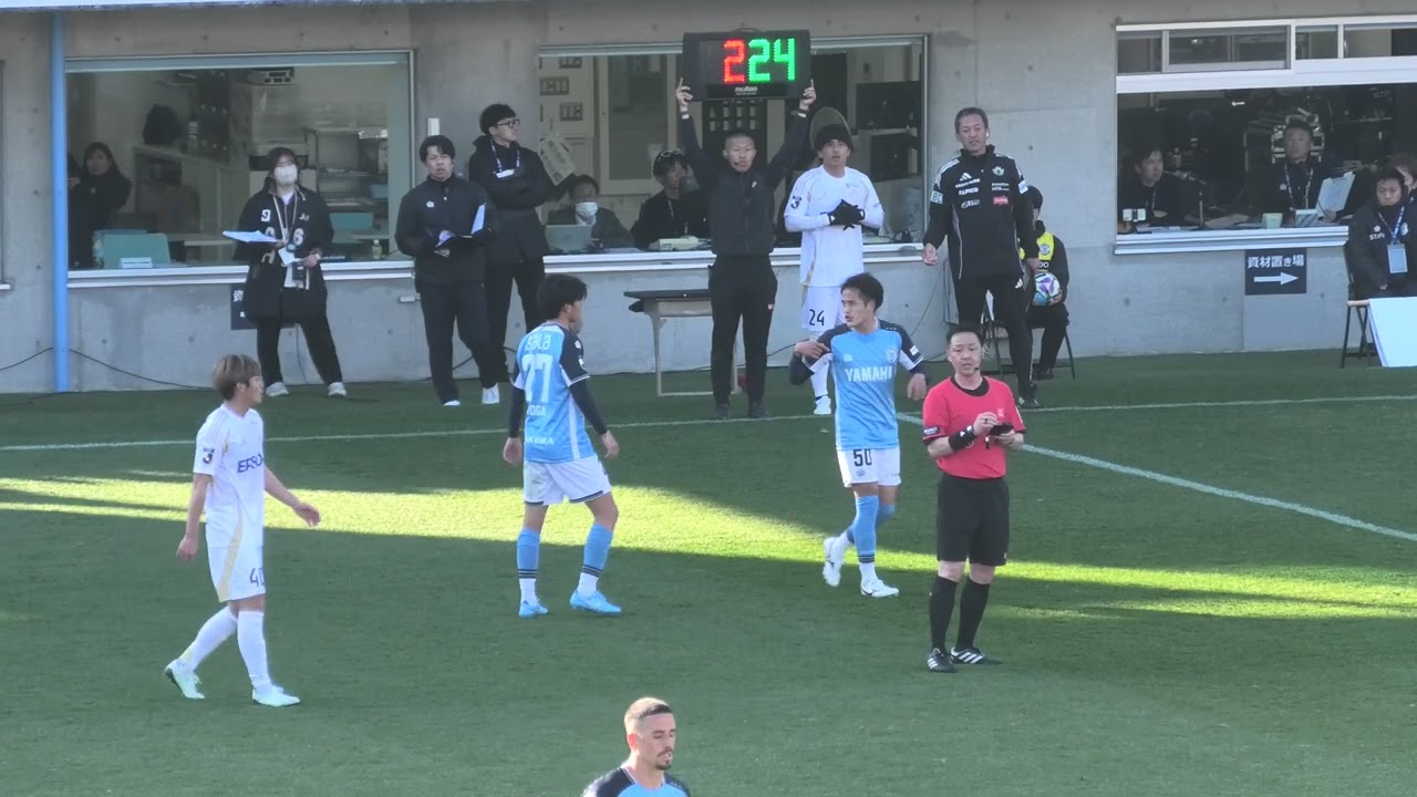 松本山雅FC 小川大貴選手が交代でヤマハスタジアムのピッチに VS