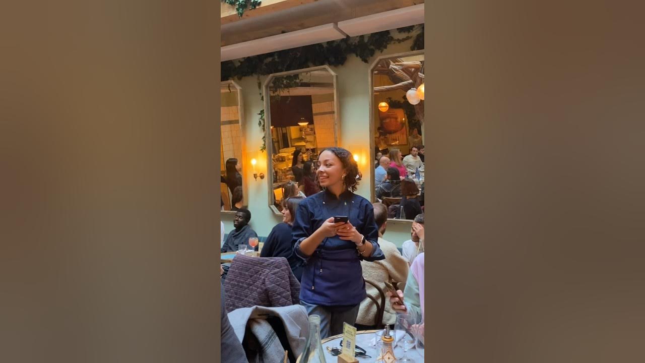 I met a CHOIR at the RESTAURANT π€― #piano #singer I met a CHOIR at the RESTAURANT π€― #piano #singer