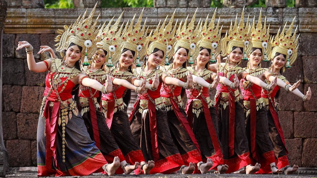 เรือมอัปสราบุรีรัมย์ (ตัวเอก) โรงเรียนราชประชานุเคราะห์ 51 จังหวัดบุรีรัมย์ ￼