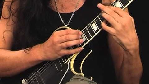 2 Hands Tapping Guitar Lick - Lead Guitar Lesson
