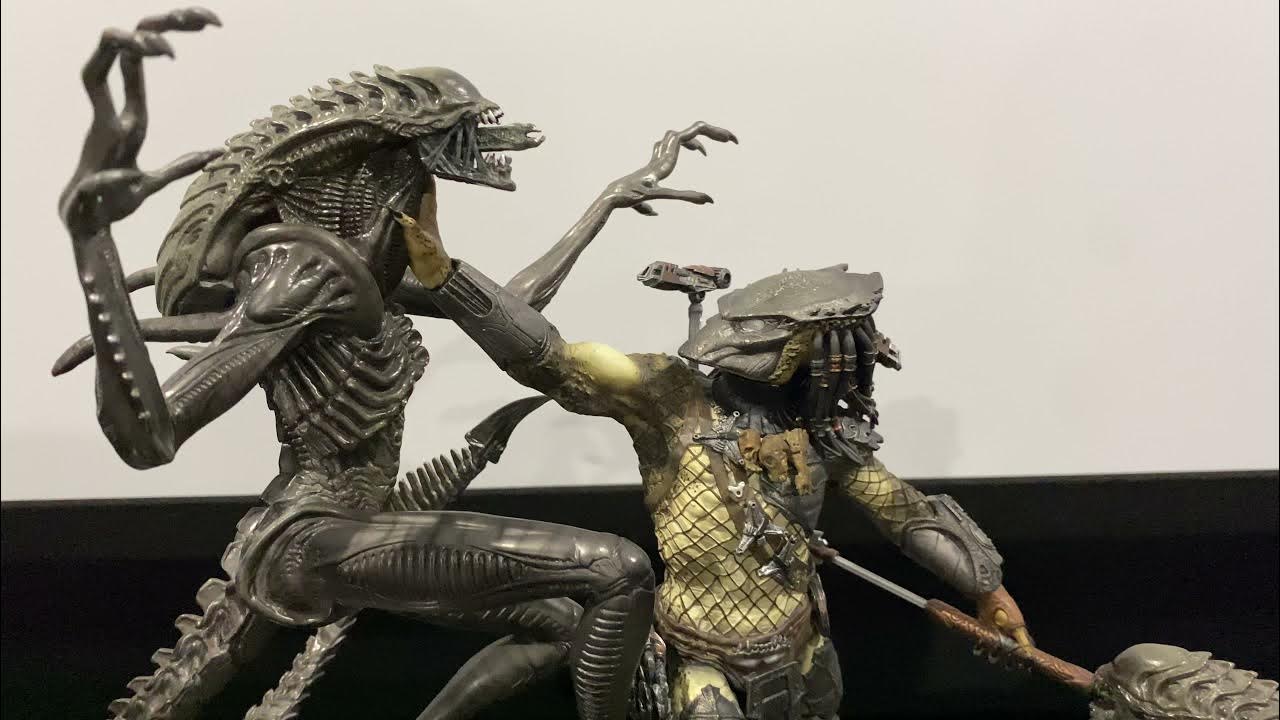 Sideshow Aliens vs. Predator Requiem Diorama Statue