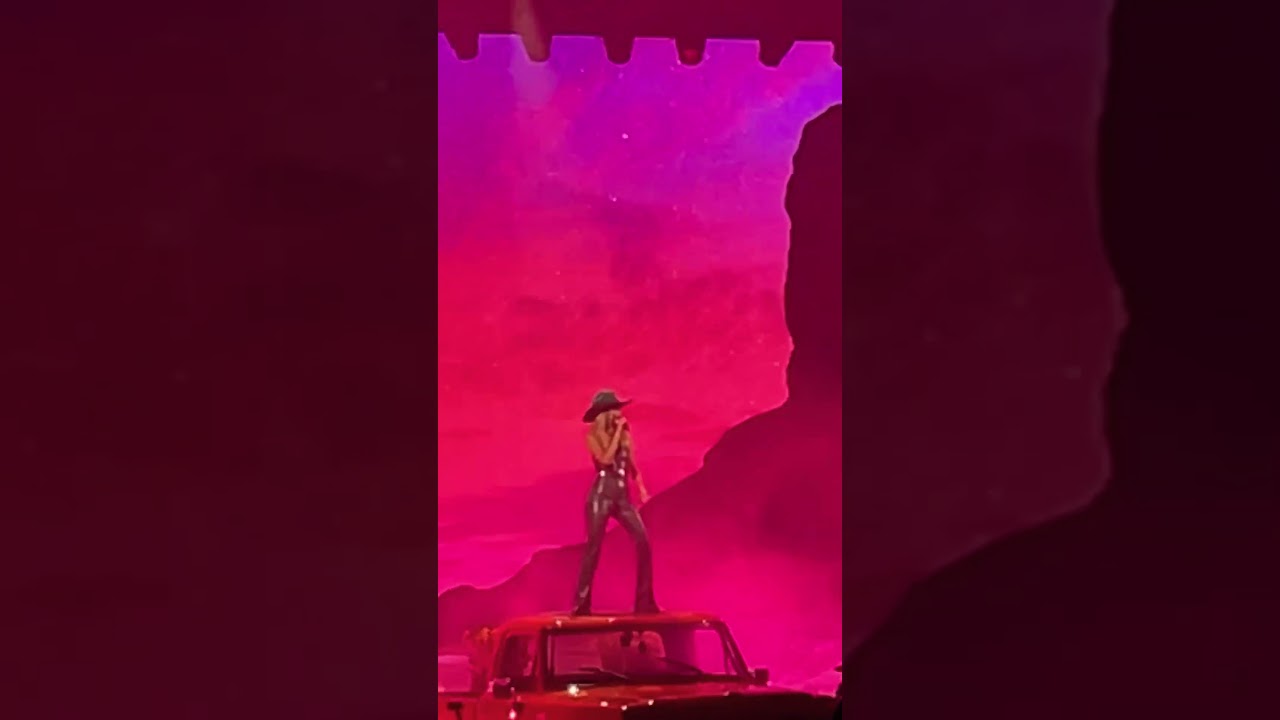 Lainey Wilson at Empower FCU Amphitheater in Syracuse, NY