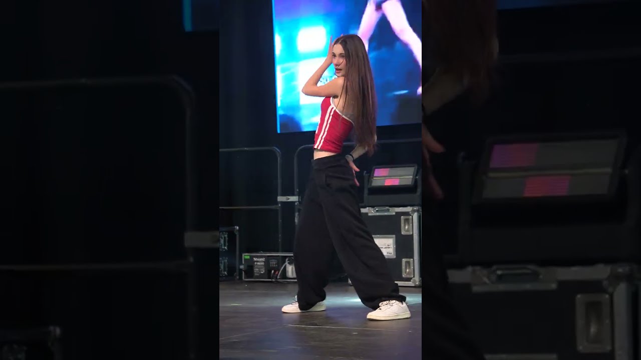 [FANCAM] SAYU Kiss & Tell ITZY @ FERRARA NERD 260308 by pol8tto
